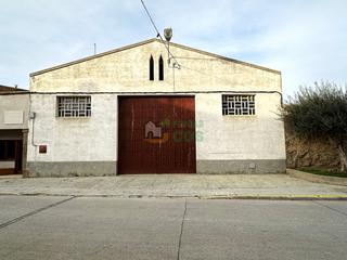 Nau industrial  Avinguda de j. anselm clavé. Almacen - nave polivalente situada en pleno centro urbano