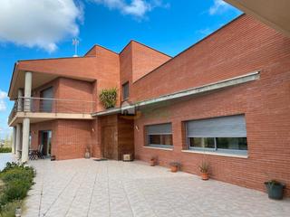 Casa  Carrer de sant jaume. Casa-torre espectacular en venta con terreno llano y espacioso c