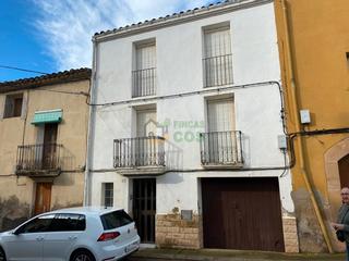 Casa  Carrer nou del sola. Casa de pueblo en venta con un gran almacén (garaje) y con entra