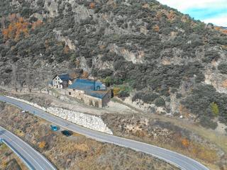 Casa  Carrer roya. Masia - borda de piedra y pizarra en venta con 2'2 has de terren