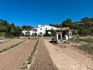 Casa  Carrer major. Casa de campo en venta con 3.900 m2 de terreno llano con jardín,