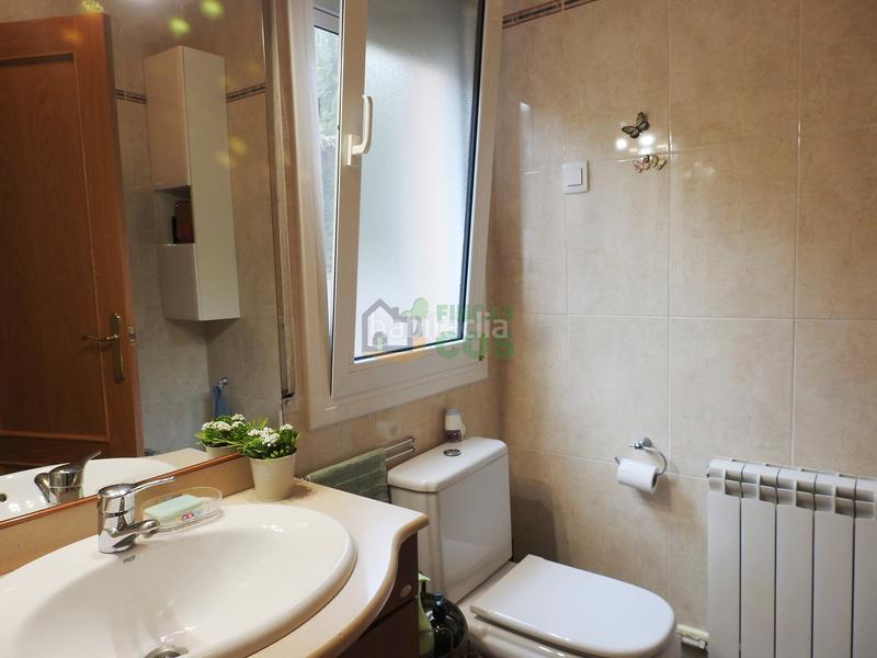 Foto 523e8785-bdc7-4ef9-a25e-25b5b259b64e. Chalet casa - torre en venta independiente a 4 vientos con jardín de 1.000 m2, en Querol