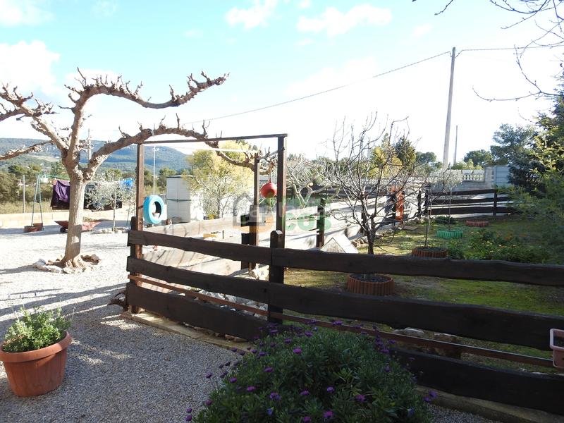 Foto c58af4c2-8971-4907-98fd-84566630c0fb. Chalet casa - torre en venta independiente a 4 vientos con jardín de 1.000 m2, en Querol