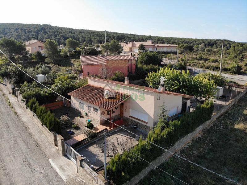 Foto ee89e86b-9338-4f7c-9ac1-0083832921e9. Chalet casa - torre en venta independiente a 4 vientos con jardín de 1.000 m2, en Querol
