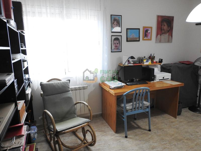 Foto fc8edcff-848f-4af5-a1f0-251465960b46. Chalet casa - torre en venta independiente a 4 vientos con jardín de 1.000 m2, en Querol
