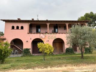 Haus  Avinguda gumersind bisbal. Casa de campo en venta con terreno vallado, muy bien situada en