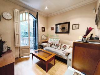 Appartement  Carrer de casanova. Piso de unos 70 m2 con patio en el corazón de barcelona, c/ casa