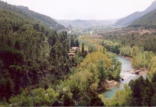 Casa a Camarasa. Poblado rural en venta de siete casas y varios anexos en un para