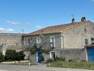 Maison à Cervera. Masía de piedra con patio amurallado y 3 plantas a sólo 500 metr