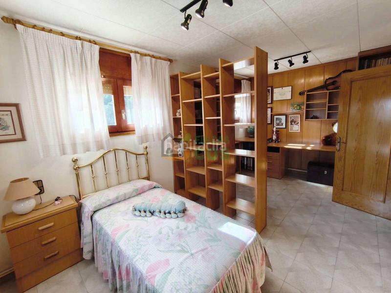 Foto 010990fc-f3cc-46cc-81fe-cb07b7068a28. Haus mit kamin heizung parking in Castellgalí