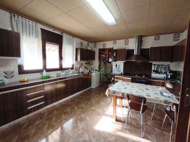 Foto 4db3b0fd-e614-497f-9cf8-a2e930aa855b. Haus mit kamin heizung parking in Castellgalí