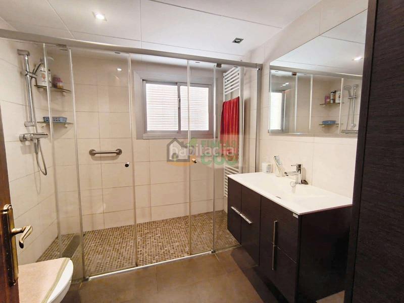 Foto 9c75cf30-091d-4f5c-9c8c-6ea9d081ec5f. Haus mit kamin heizung parking in Castellgalí