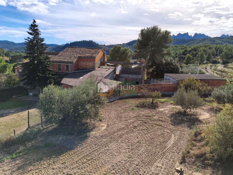 Foto e0790407-04d1-480c-9688-00fea1fa1bb1. Haus mit kamin heizung parking in Castellgalí