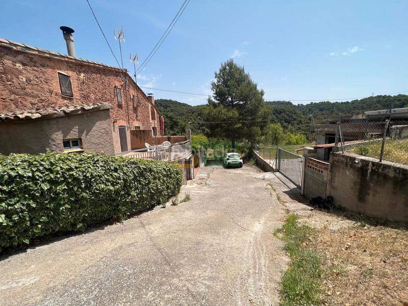 Foto 5933a108-cf4a-4939-80a1-4ff872fadbc2. Casa amb xemeneia aparcament a Rellinars