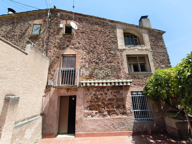 Foto 6db5477a-16a8-495b-b21b-51f6a6efab2f. Casa amb xemeneia aparcament a Rellinars