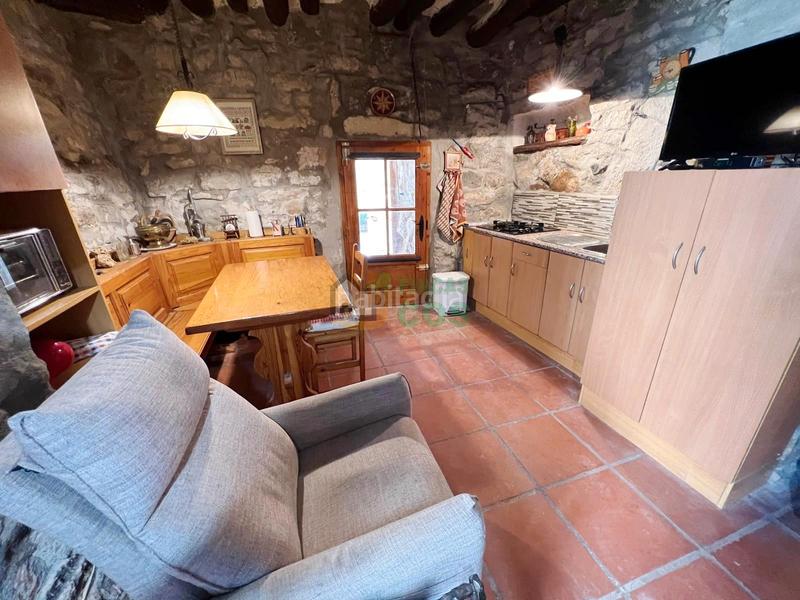 Foto 971e4ca9-106f-4000-a05c-442bc6478118. Casa amb calefacció a Savallà del Comtat