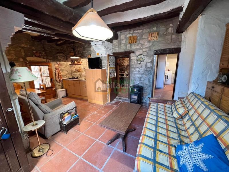 Foto aa4faf95-dd79-4ec8-9bdd-bc6bff989629. Casa amb calefacció a Savallà del Comtat