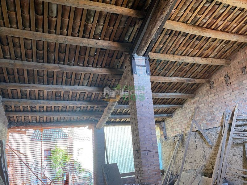 Foto 06534539-239a-41d5-ba0e-78209fc4f985. Casa amb xemeneia aparcament a Vila-sana