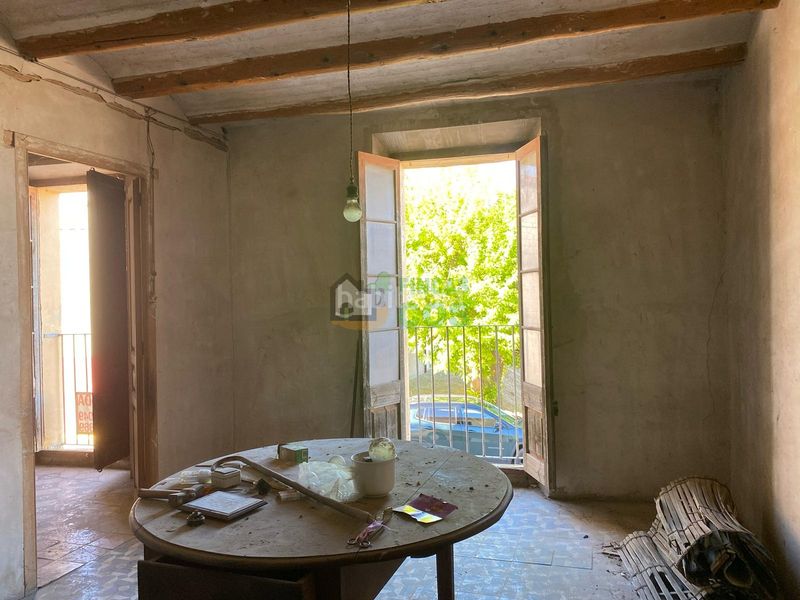 Foto 0c6eda0c-818b-48c4-9ce7-2bd788aafe7c. Casa amb xemeneia aparcament a Vila-sana