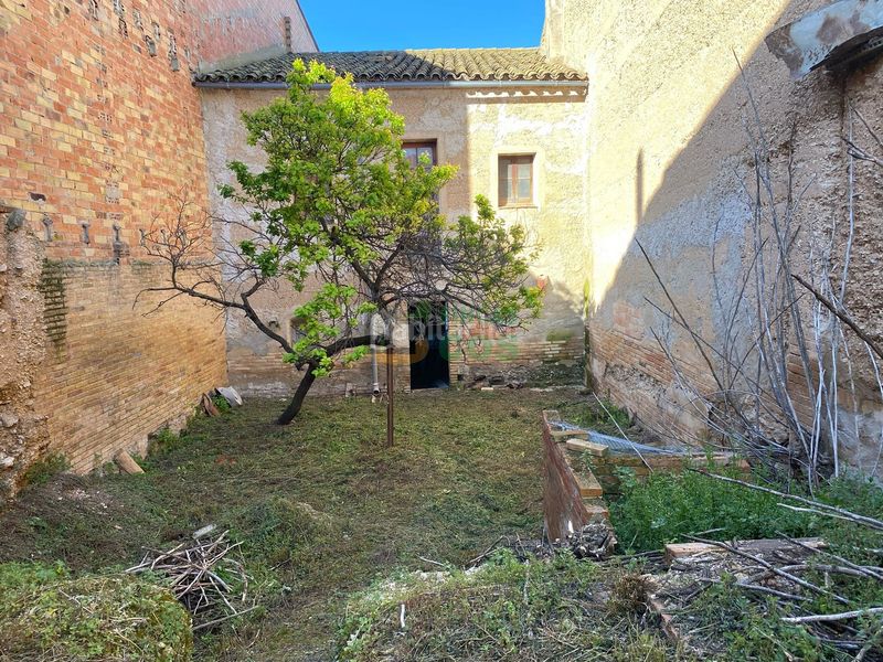 Foto de911252-a98d-42fb-9f68-3217129fc0f9. Casa amb xemeneia aparcament a Vila-sana