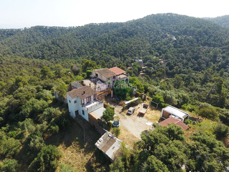 Foto 0f6191a8-8ab2-4f93-b8d2-e586426a75bf. Casa amb xemeneia a Golf-Can Trabal Sant Cugat del Vallès