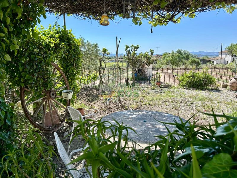 Foto a68e5ebe-d890-42d3-a22d-825891beb9d1. Casa amb xemeneia aparcament a Font-rubí