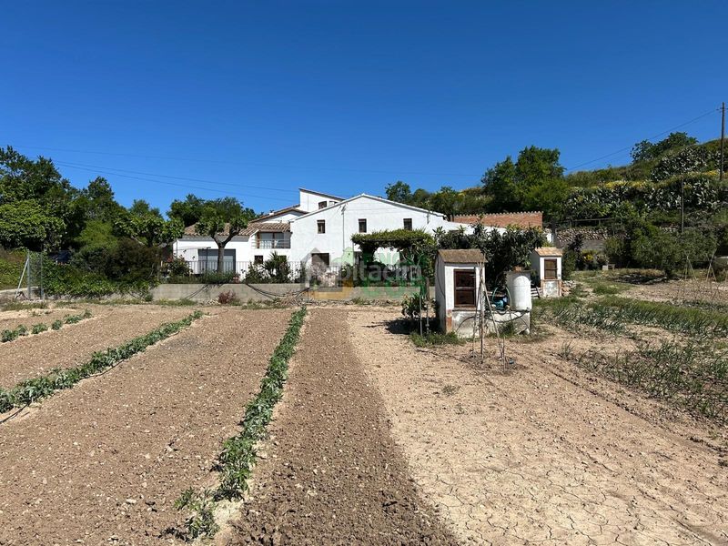 Foto f56a2eea-41ef-42d6-b182-dcc28ceb564e. Casa amb xemeneia aparcament a Font-rubí