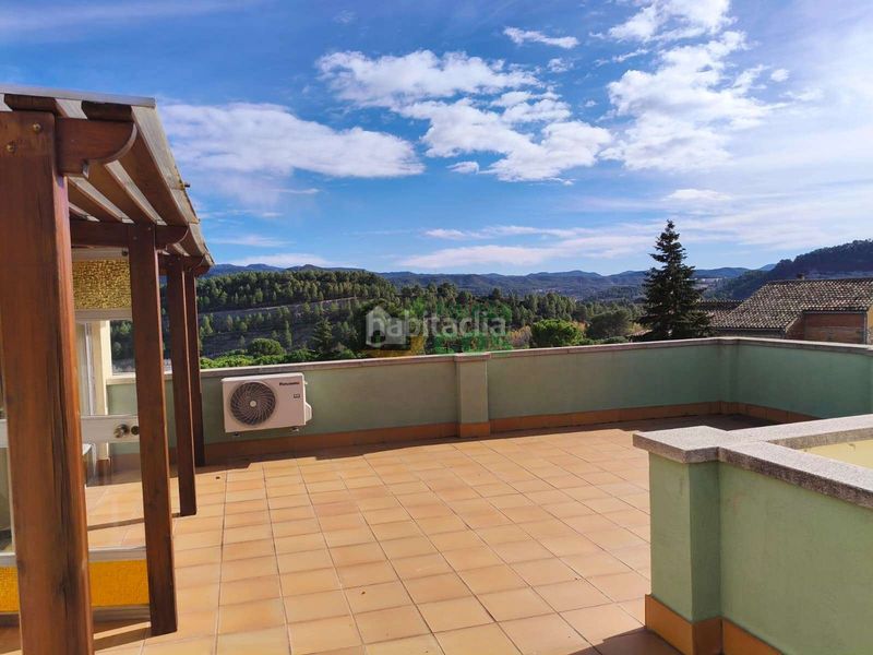 Foto da09de73-8f9a-4d95-b51e-06398405d48f. Casa amb xemeneia calefacció aparcament a Castellgalí