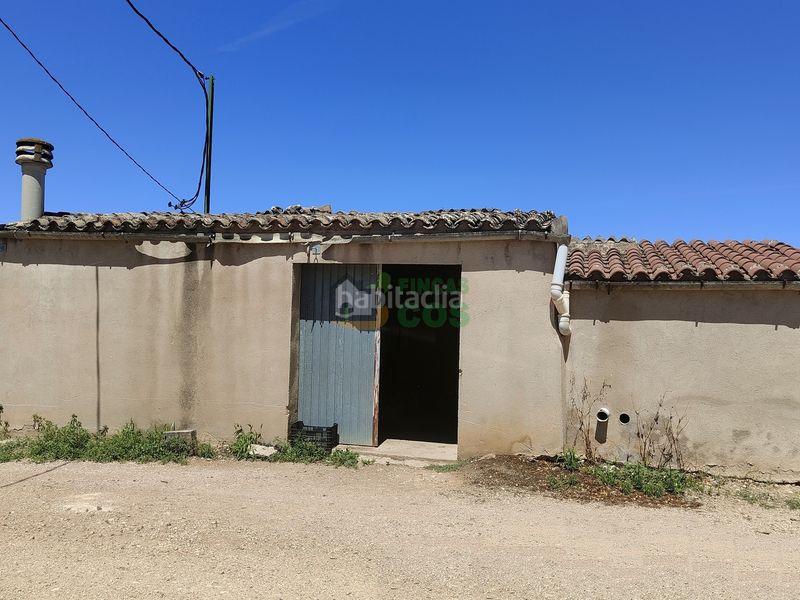 Foto 7853186a-5eb5-48e1-aae0-0af3c8d52507. Finca rústica finca en venta en plena producción de 9,5 has, la mayoría cerezos y olivos con almacenes, etc... en Garcia