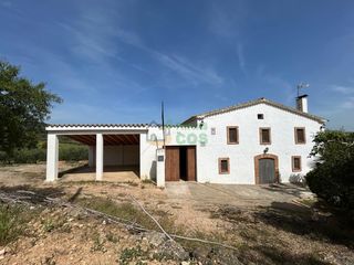 Casa  Avinguda de josep anselm clavé. Masia - casa de campo en venta con terreno en un lugar tranquilo