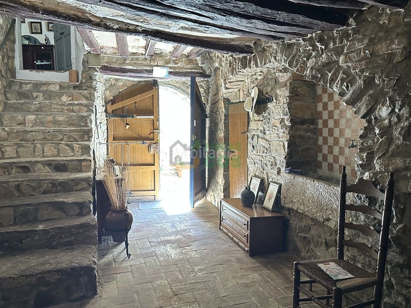Foto 0399f63c-226e-451d-970d-6e57b88e5c06. Casa amb xemeneia a Montmaneu