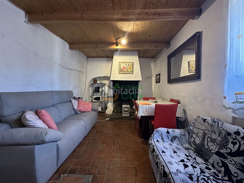 Foto 4ea2a6eb-a41c-4417-ad12-b90ffe8f5c10. Casa amb xemeneia a Montmaneu