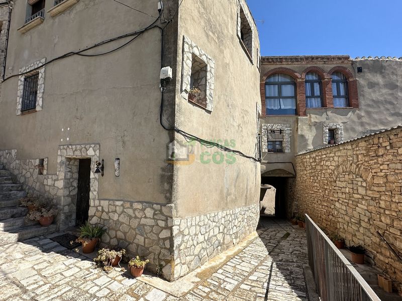 Foto ae8aa5b7-722a-42a6-adf2-e5b2803c9aa3. Casa amb xemeneia a Montmaneu