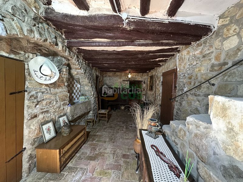 Foto eb8c1be1-465f-4bf8-b6d9-45730ac599c8. Casa amb xemeneia a Montmaneu