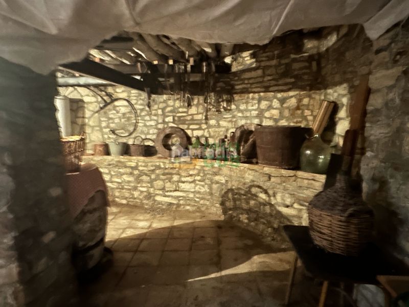 Foto ff062ce5-211f-479c-a81c-7605e9aa0659. Casa amb xemeneia a Montmaneu