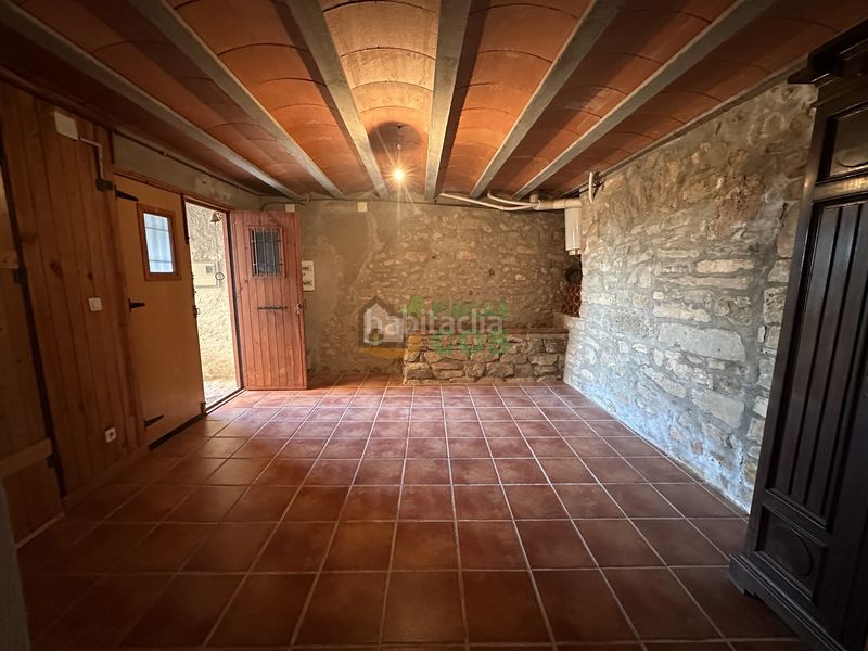 Foto f4f39131-78d6-48b1-9f8f-d920e44cd0e9. Casa amb xemeneia a Artesa de Segre
