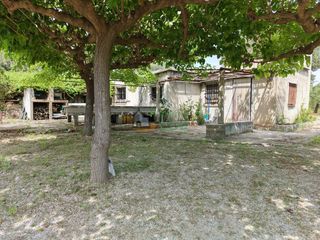 Landgut  Carrer de ponent. Refugio rural en venta con terreno llano, grande, bien situado,