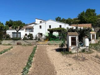 Casa  Carrer major. Casa de campo en venta con 3.900 m2 de terreno llano con jardín,