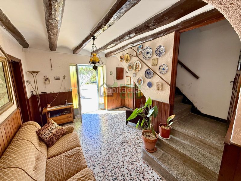 Foto a5657cdd-7c60-403a-b837-9e20ba146472. Casa amb xemeneia aparcament a Font-rubí