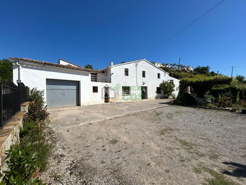 Foto a9746453-952f-42be-a726-5c525a627fb6. Casa amb xemeneia aparcament a Font-rubí