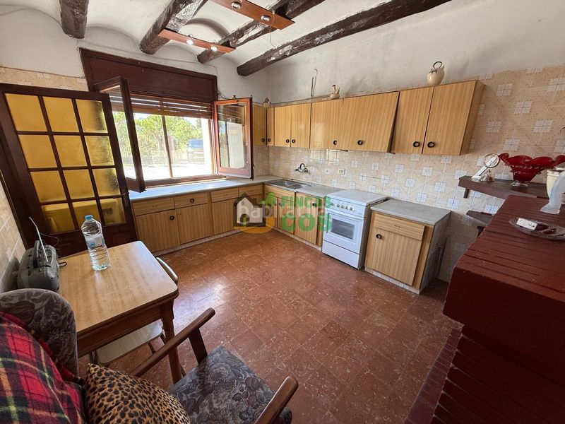 Foto af3f2608-fd80-4f23-87a6-6d118b968543. Casa amb xemeneia aparcament a Font-rubí