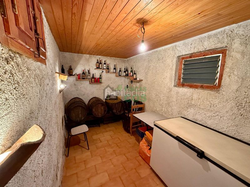Foto c13180f8-0296-4a43-9d86-b1b052dcd370. Casa amb xemeneia aparcament a Font-rubí