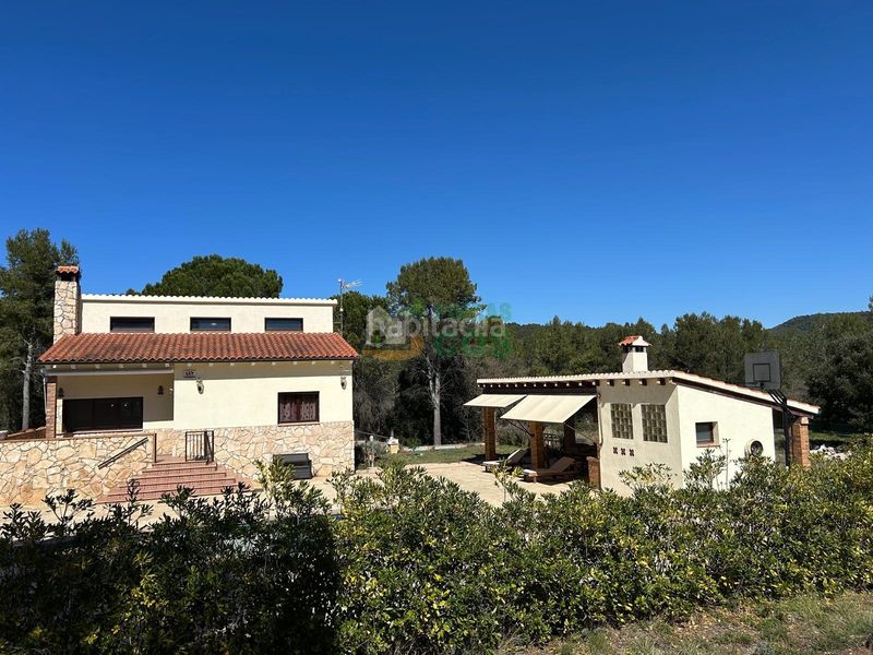 Foto 1e91745c-e987-4c94-9ab9-377b501ea0fa. Casa amb xemeneia aparcament piscina a Pontons