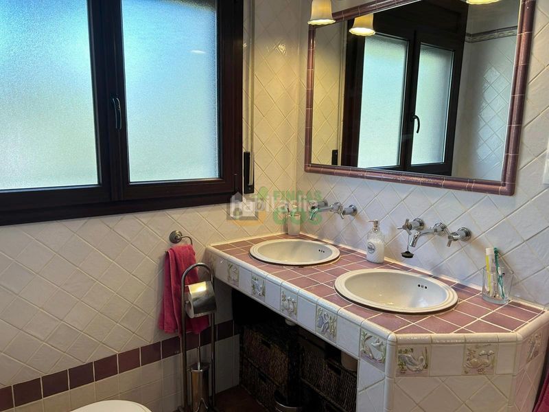 Foto 2970022d-5970-47e8-ad2c-c90e5cf375b1. Casa amb xemeneia aparcament piscina a Pontons