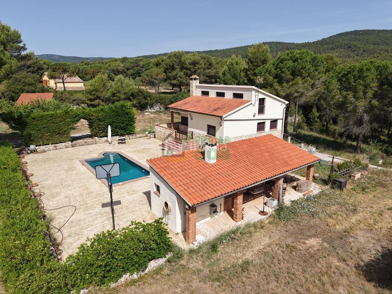 Foto 55ca3dd7-c581-47b4-8f20-277751283c46. Casa amb xemeneia aparcament piscina a Pontons