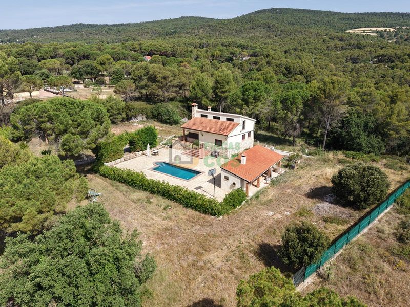 Foto df2e1b5b-123b-4ade-bb8f-6d9120593c14. Casa amb xemeneia aparcament piscina a Pontons