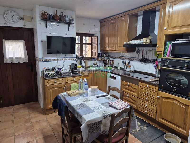 Foto 453c1dab-a11e-4528-b046-6d3ab9f4ee38. Casa amb xemeneia calefacció aparcament a Corbera de Llobregat
