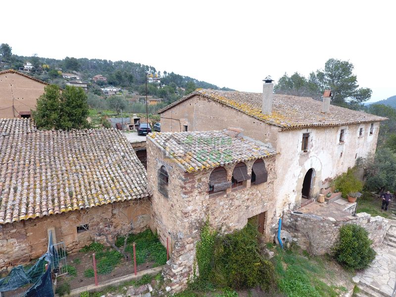 Foto 63d4ba90-5d54-4edb-922b-4c97313bd210. Casa amb xemeneia calefacció aparcament a Corbera de Llobregat