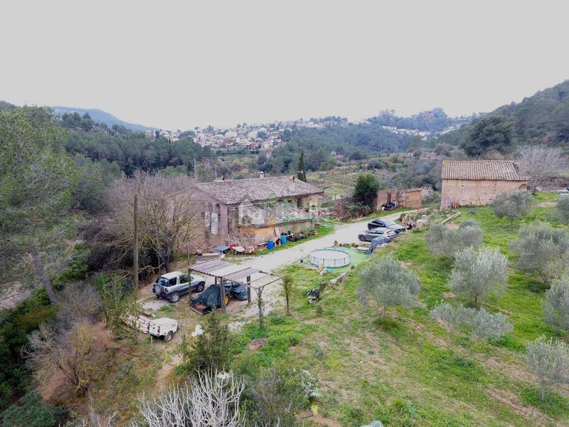 Foto 71f1fed4-f20f-4412-8fb7-6d4a459168e4. Casa amb xemeneia calefacció aparcament a Corbera de Llobregat