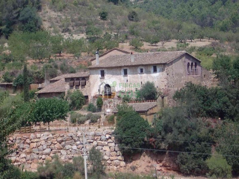 Foto a137fa2e-e2d3-483f-bfb0-785fc17a8e0e. Casa amb xemeneia calefacció aparcament a Corbera de Llobregat